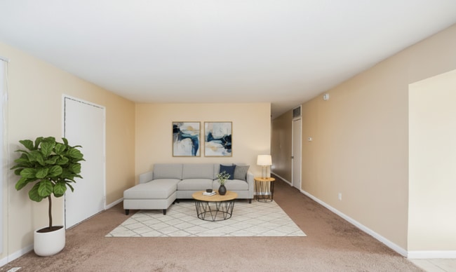 Photo - 25240 Sandhurst Rd