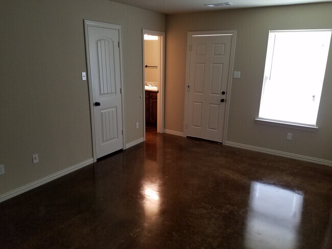 Photo - 133 Crossfire Ct