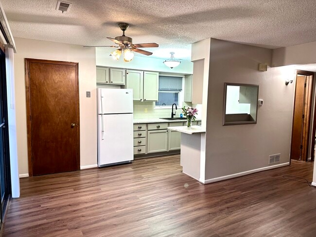 Photo - 1121 New Jersey St