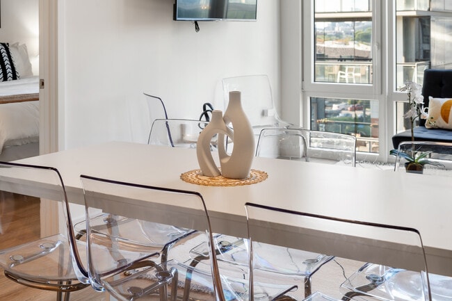 Photo - Central 4BR Apartment – Modern Living in Chicago