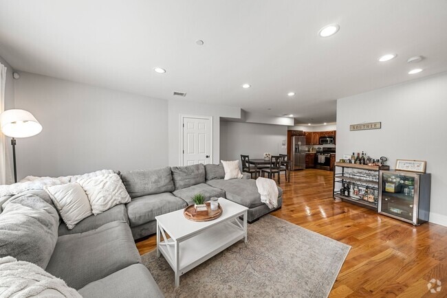 Building Photo - 120 W Seventh St Unit # 101 Rental