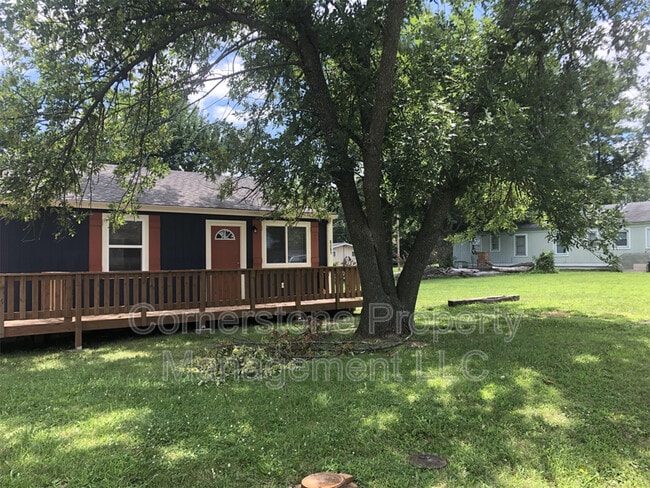 Building Photo - 8285 Center Dr