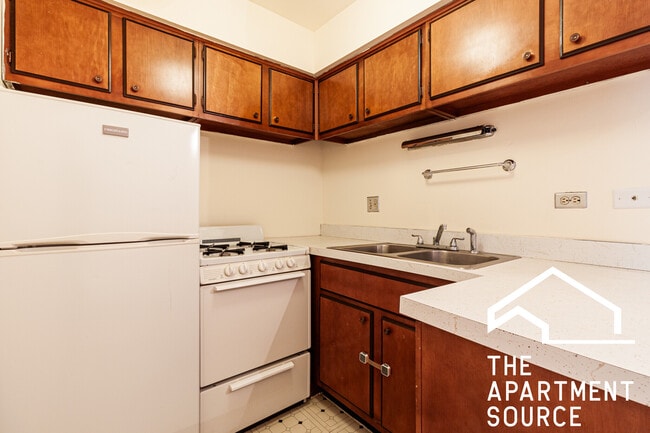 Building Photo - 660 W Wrightwood Ave Unit 101