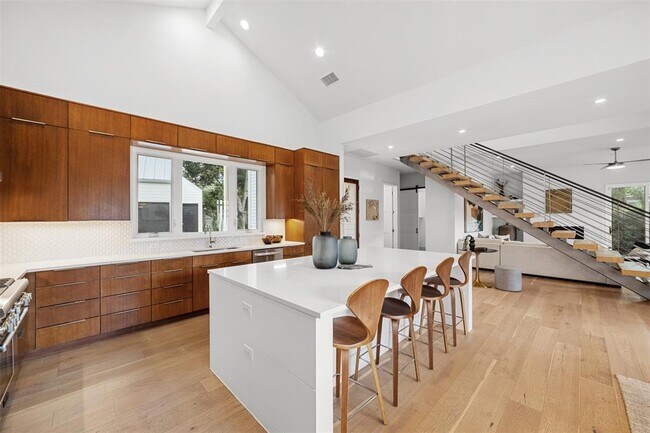 Photo - 5001 Shoal Creek Blvd