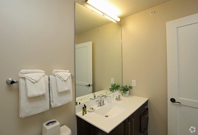 Second bathroom - LightHorse 4041