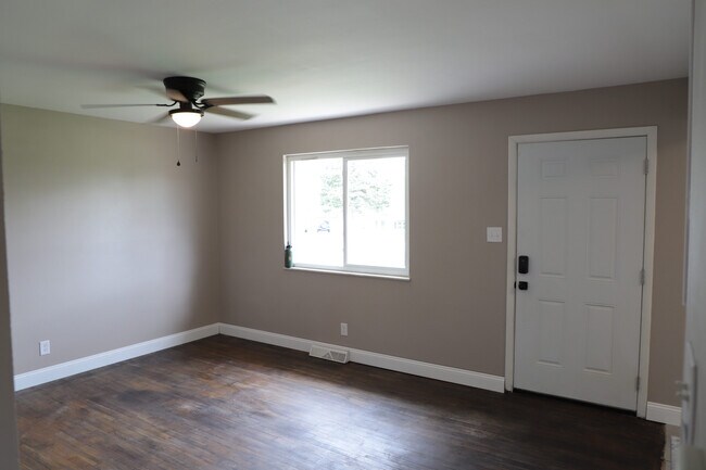 Photo - 1661 W Highview Dr