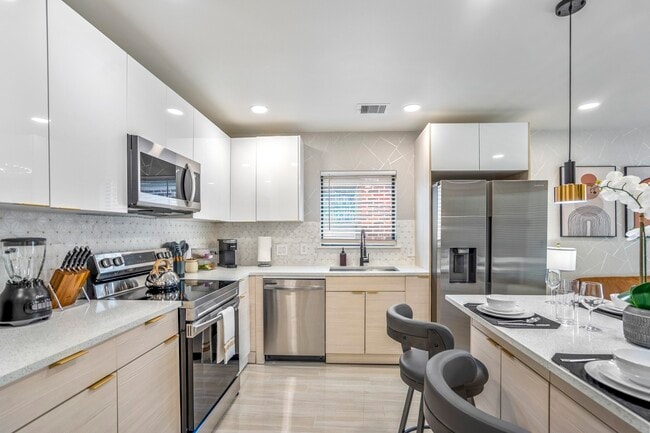 Building Photo - 2407 Cleburne St