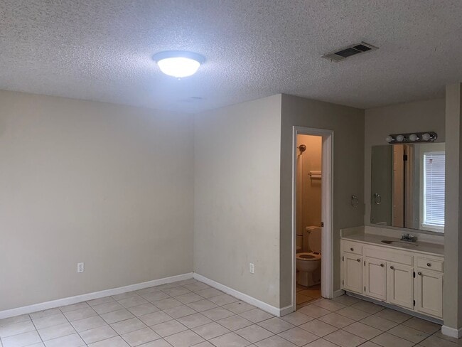 Photo - 1134-1136 Willow Creek Dr Unit 1134