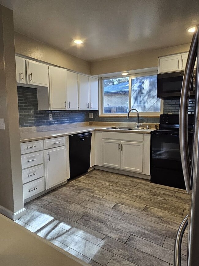 Photo - 1371 Xanadu St