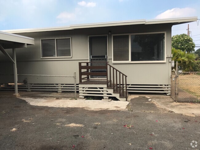 Building Photo - Single Family Home in Makaha - Available Now