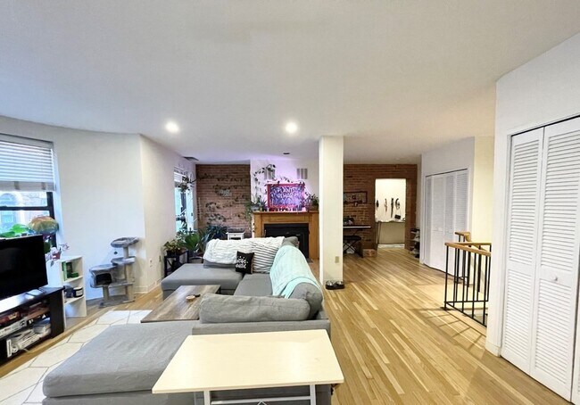 Photo - 96 Gainsborough St Unidad 103W