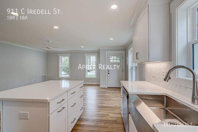 Photo - 911 Iredell St