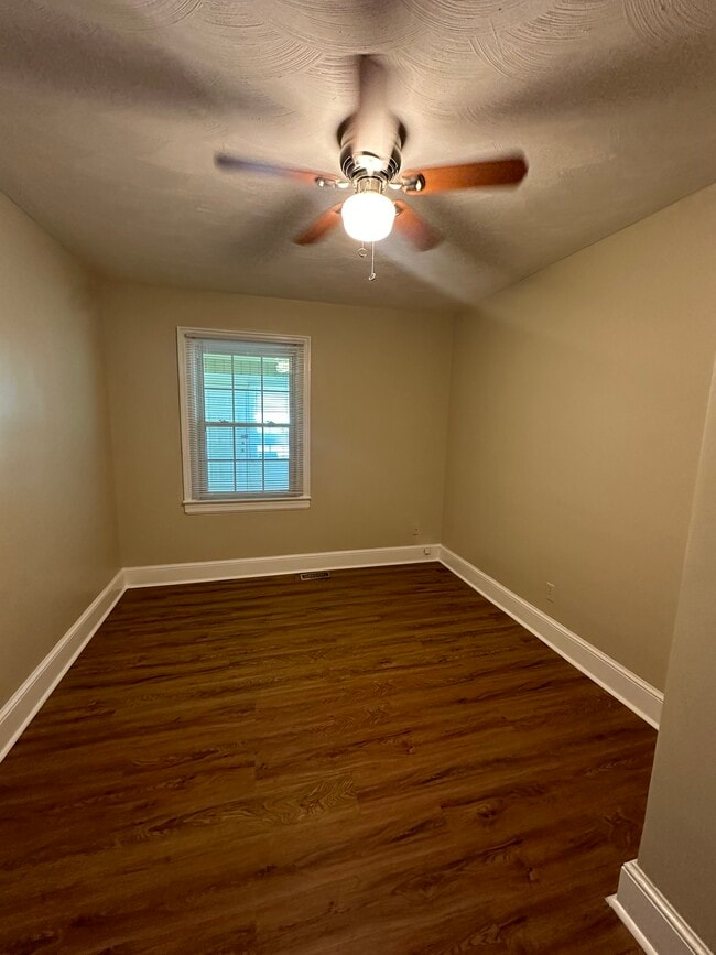 Photo - 107 Mitchell St