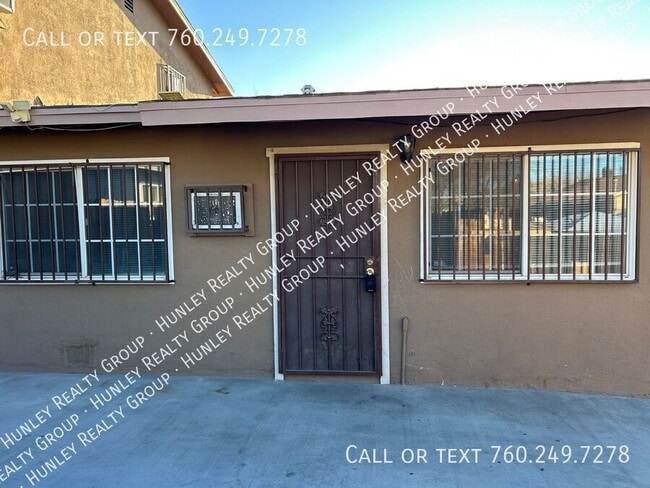 Building Photo - 15530 Hesperia Rd Unit D