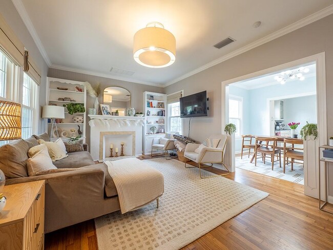 Photo - 1026 E 44th St