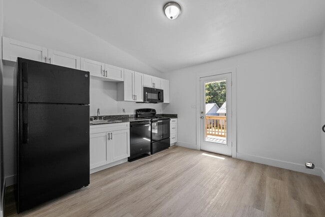 2214 Magnolia Cir Unit 2