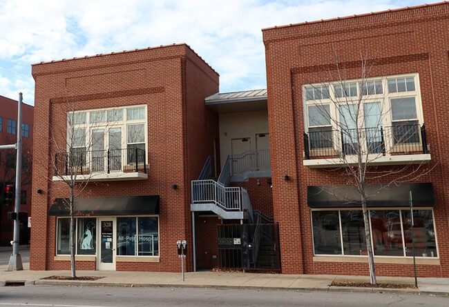 Building Photo - 324 E 6th St Unit 324