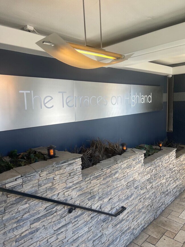 Photo - Hollywood Luxury 2 Bed Condo!