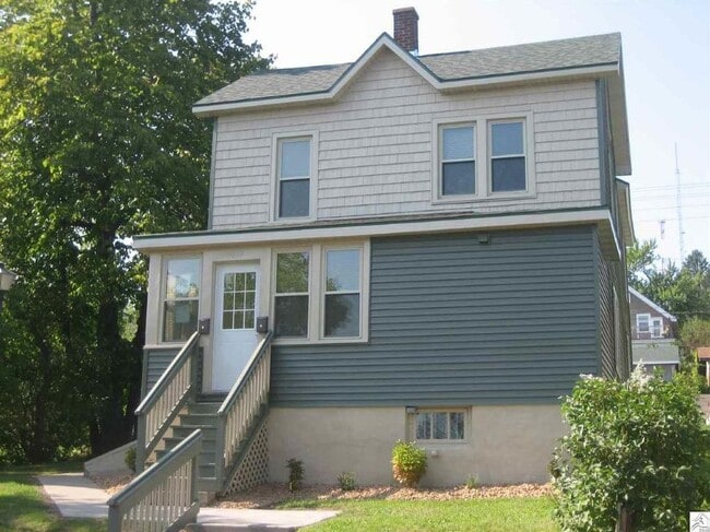 Photo - 817 W 4th St