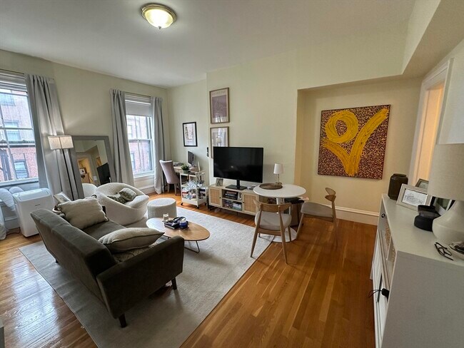 Building Photo - 300 Marlborough St Unit 8 Rental