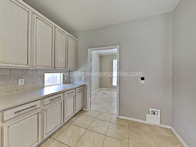 Photo - 2440 Kingsley Dr