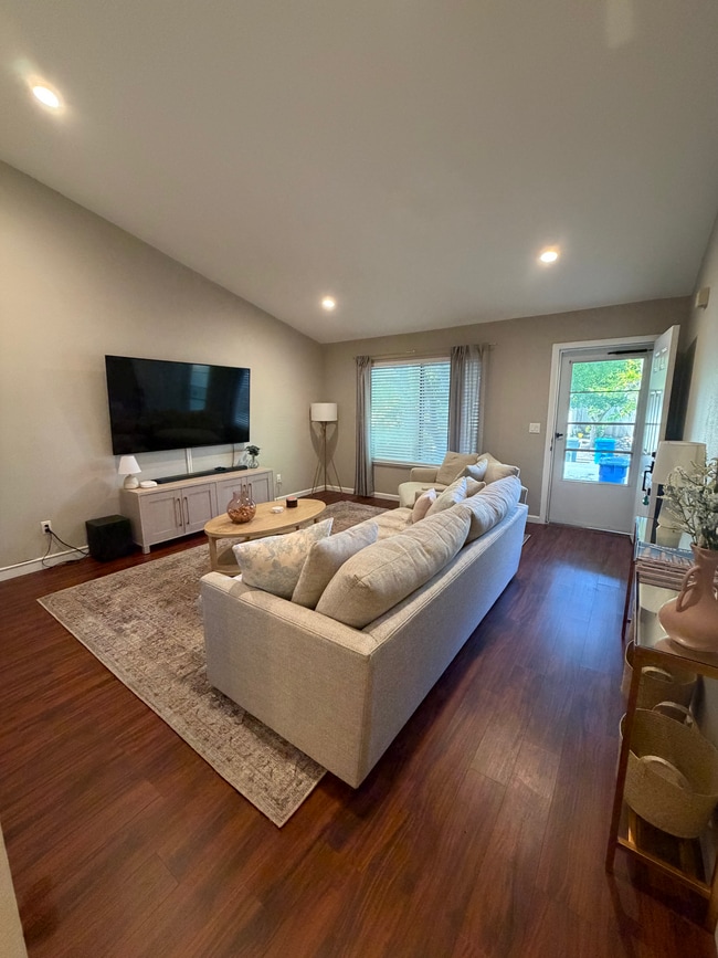 Photo - 286 Hummingbird Ct