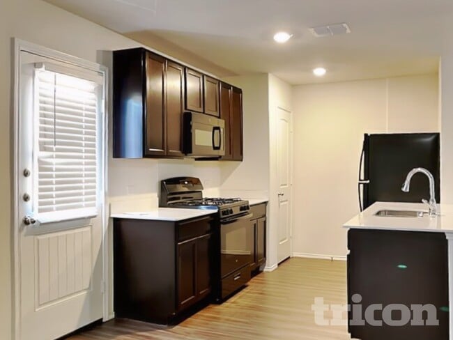 Photo - 5632 McClelland St