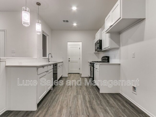 Photo - 8016 NW 110th Dr
