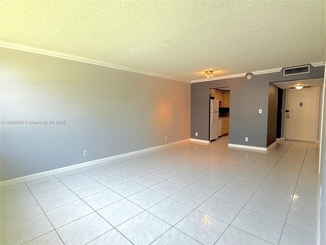 Photo - 2781 Taft St Unit 208