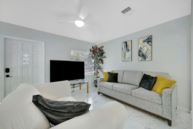 Building Photo - 4213 E Yukon St Unit ID1396873P