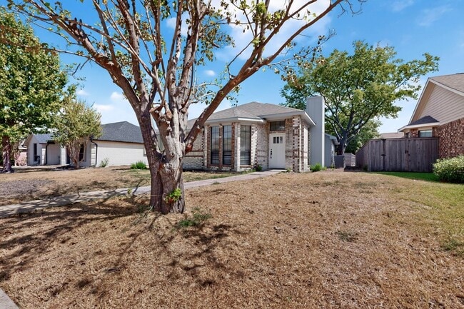 2522 Larkspur Ln
