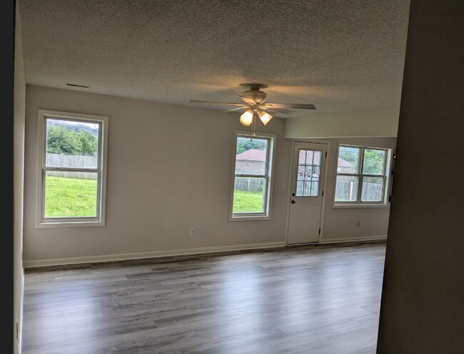 Photo - 102 Populus Dr