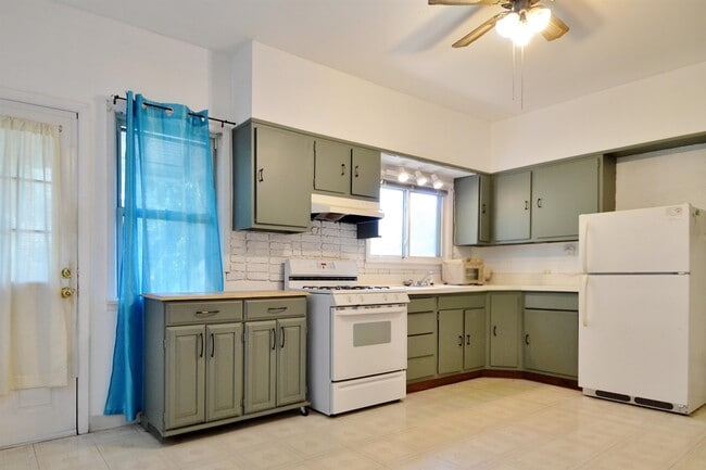 Photo - 38 E 41st St