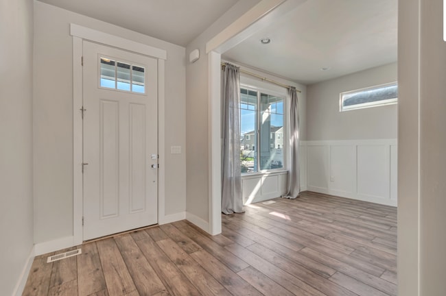 Photo - Spacious 6-Bedroom Home in the Heart of Vi...