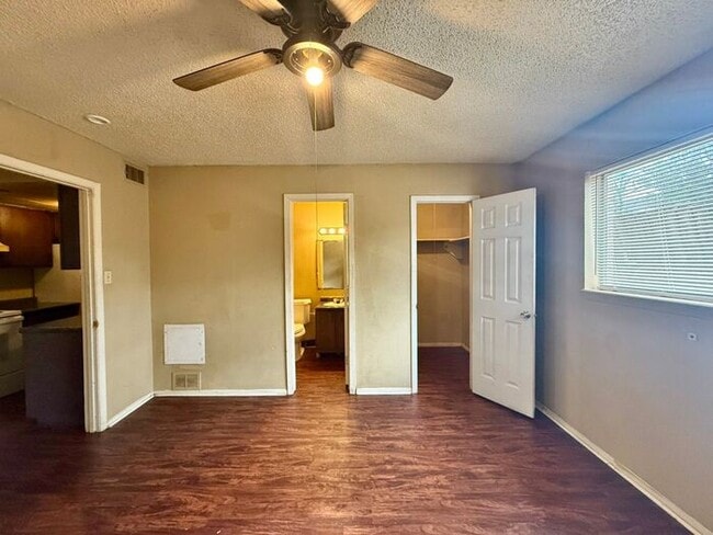 Photo - Tour Today! 1 Bed 1 Bath Apartment Near Downtown Tyler!