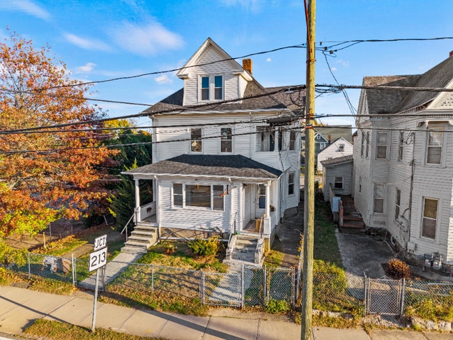 Building Photo - 912-914 Bank St