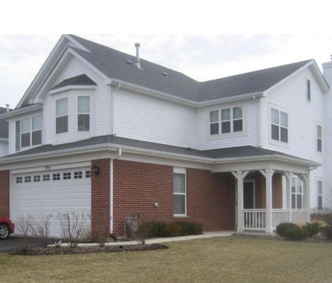 Churchill Club upgraded 3BR + Den, Fireplace, Whirlpool Tub, plus use of Clubhouse & Pool - 396 Bluegrass Pky Casa Adosada