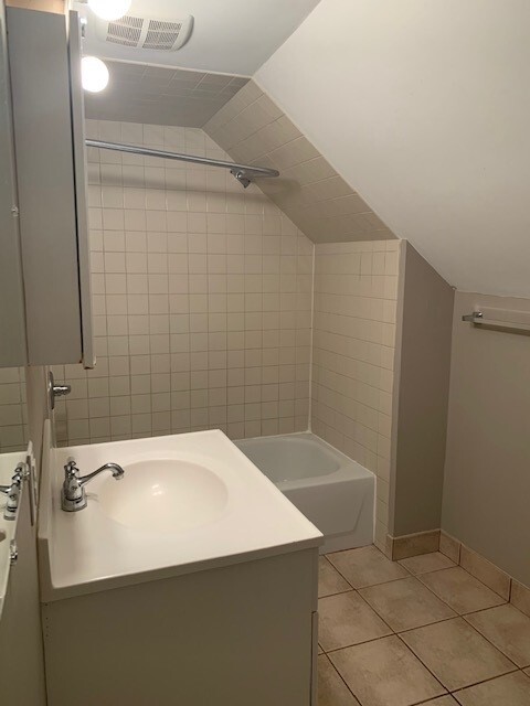 Photo - 737 W 44th St