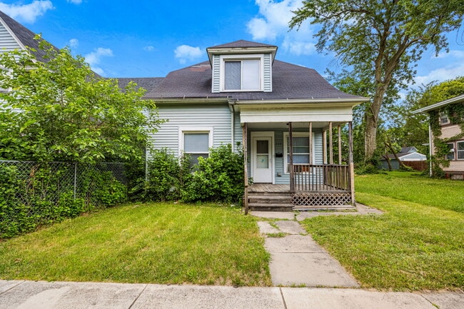 Building Photo - 744 Diamond Ave