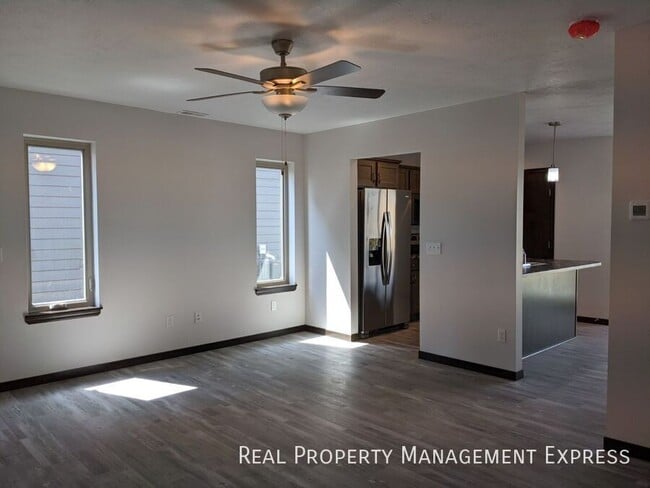 Photo - 3 Bed 1.5 Bath in West Sioux Falls