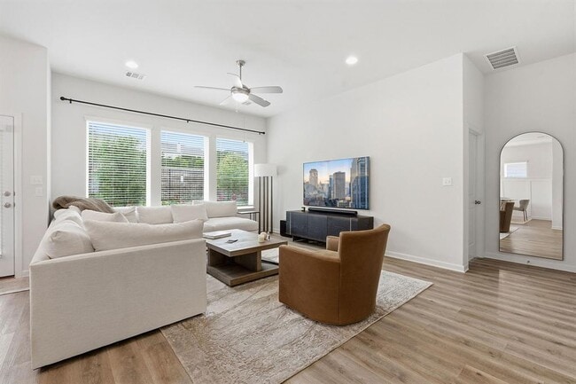 Photo - 823 Hazy Hills Loop