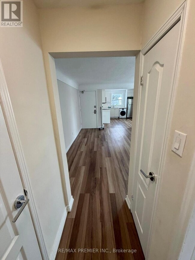 Photo - 10 Crosthwaite Ave S Unité 1