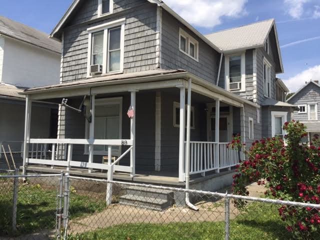 Porche delantero cubierto - 80 McMillen Ave