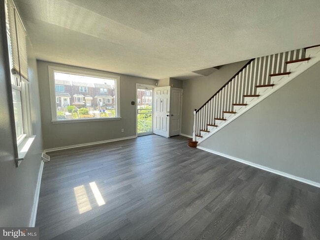 Photo - 3157 St Vincent St