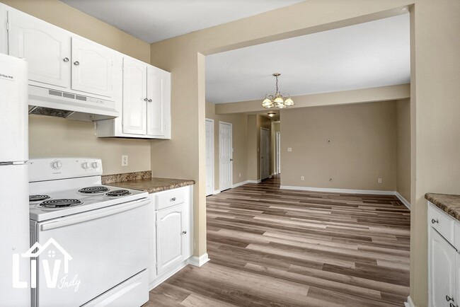 Photo - 2 Bed, 1 Bath Pet-Friendly Apartments! Unit D