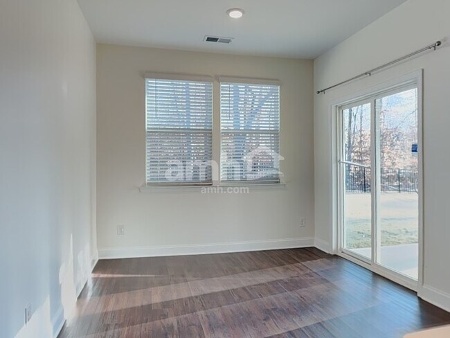 Photo - 606 Rivermist Dr