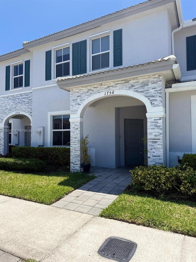 Building Photo - 1756 SE 26th Rd