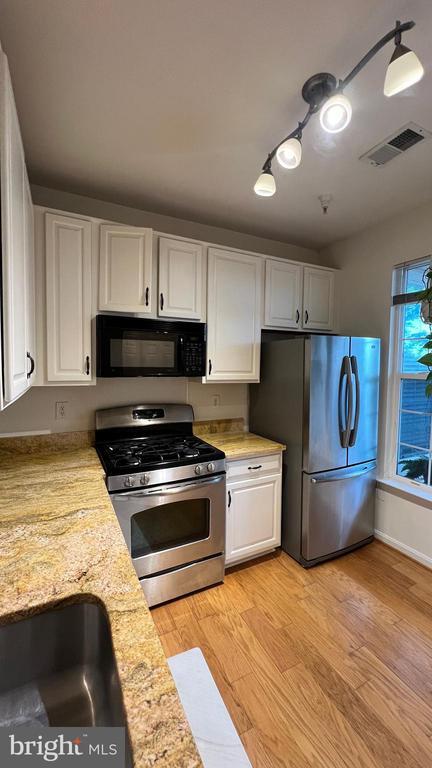 Building Photo - 1300 Windleaf Dr Unit 154