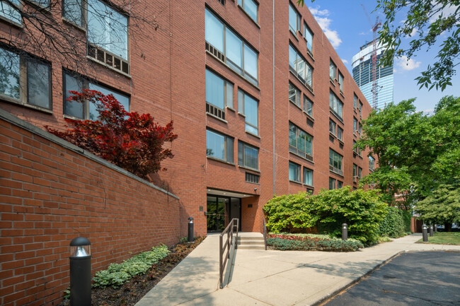 Building Photo - 1115 S Plymouth Ct Unit 311