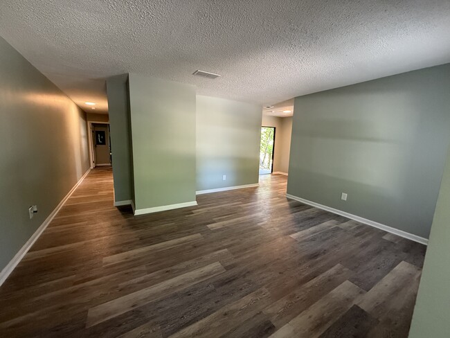 Photo - 1725 Kathleen Dr